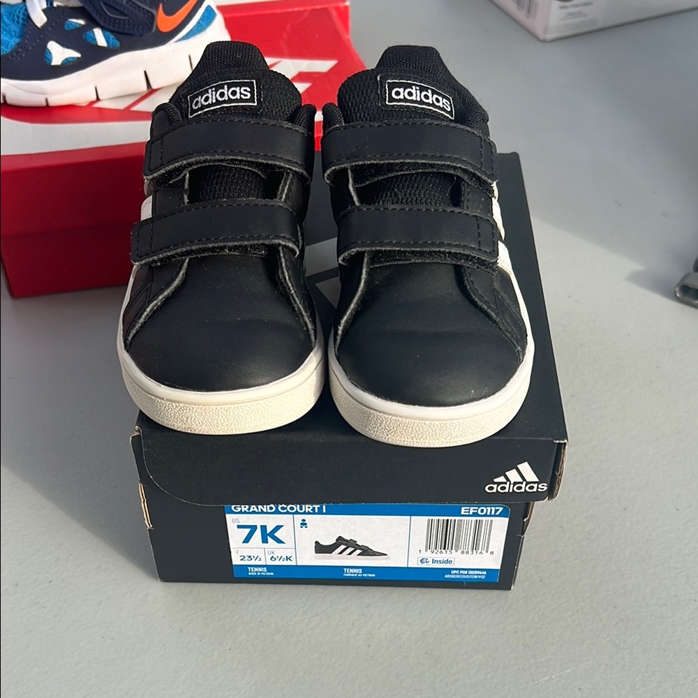 Adidas Grand Court I